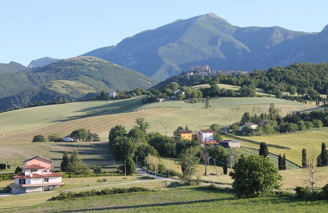 Viti Attic - A glimpse of Frontone Castle