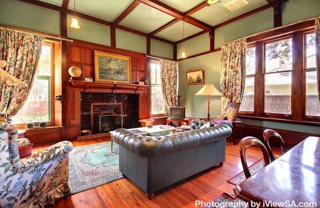 Viva Music Apartment - Buxton Mansion