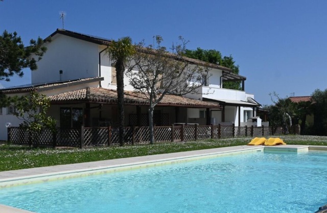 VIVA2 - Numana, four-room apartment in villa with swimming pool