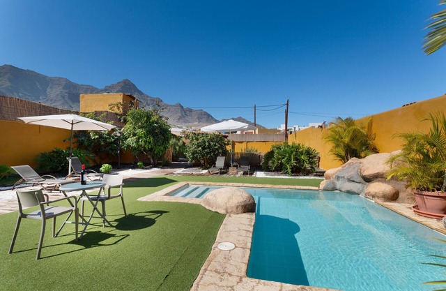'Vivienda Vacacional Folillo' with Private Pool, Wi-Fi and Air Conditioning