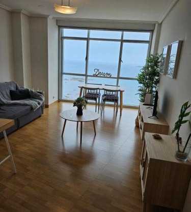 VIVIENDA con INCREIBLES VISTAS A LA PLAYA DE RIAZOR