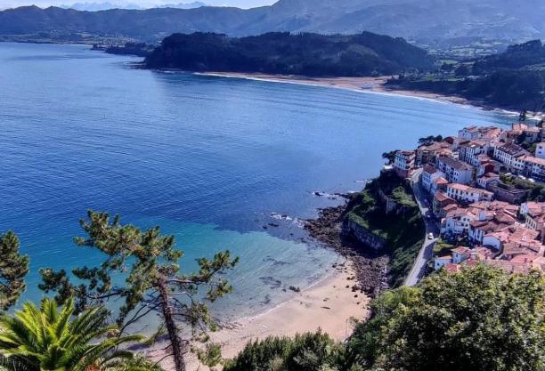 VIVIENDA VACACIONAL "EL CANXILÓN" Situada en Lastres - Zona Oriente de ASTURIAS - Casa independiente - Terraza con vistas al mar a 800 m de la playa
