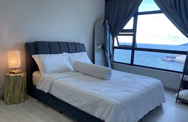 Vm Condo Seaview at Jesselton Quay