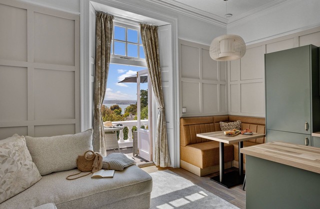 Vomero Holiday Apartments: 2 Bedroom Luxury Sea View Balcony Apt - Torquay Devon