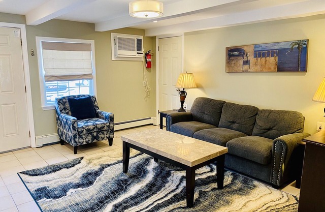 VRBO PREMIER HOST LISTING - 2 BR BEACH SUITE - TWO POOLS. Full Kit & Liv Rm