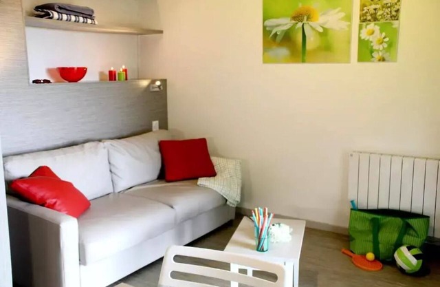 VVF Collonges-la-Rouge * - 2 Room Cottage 5 People 1 baby