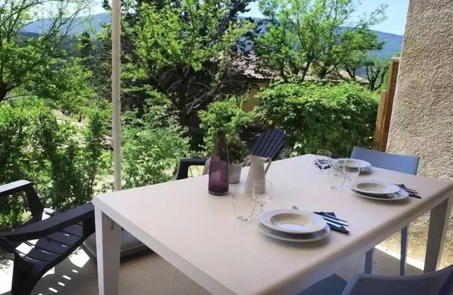 VVF Haute Provence * - 2 Room Cottage 5 People 1 Baby Calade