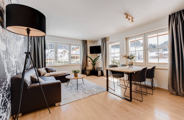 VYLD: Bockfels with mountain view