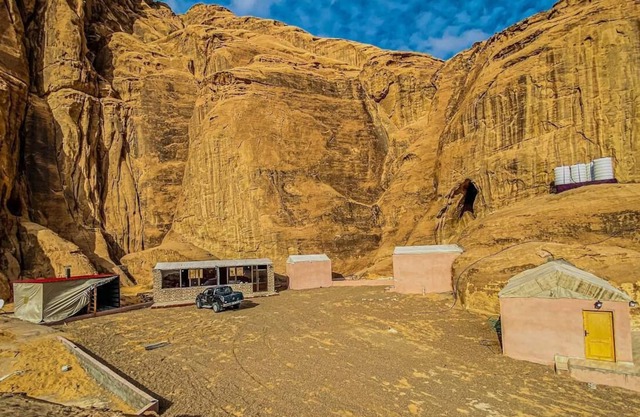 W camp is a private camp in wadi rum desert, quiet, privacy