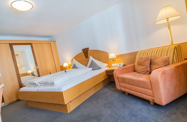 Waldrast - Aparthotel Hochland GmbH