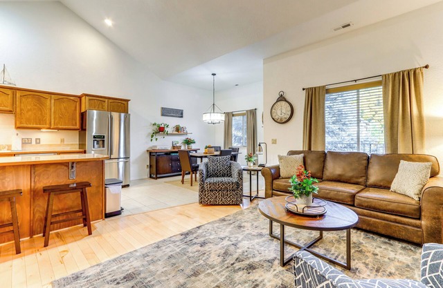 Walk Downtown: Modern 'Coeur d'Alene Getaway'