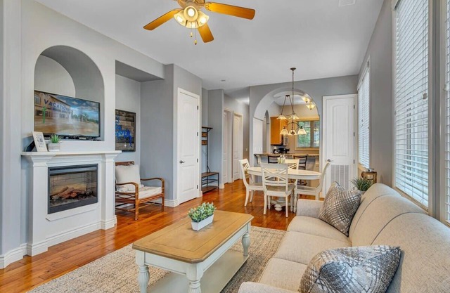 Walk In Condo, No Stairs! Lakeview by Pool!