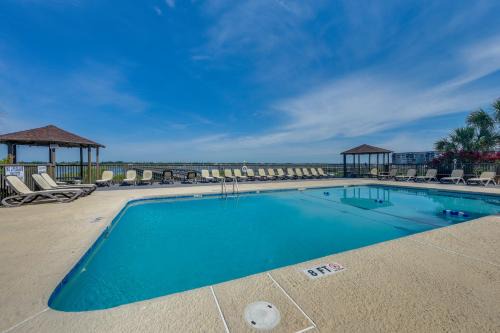 Walk to Beach and Marsh Condo in Murrells Inlet