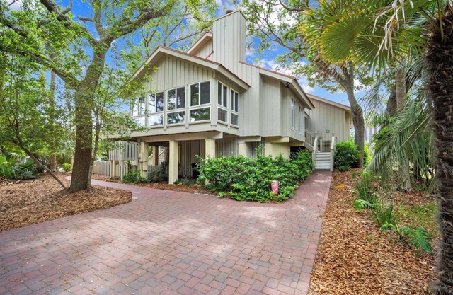 Walk to Beach, Golf Cart Included, Pets Considered - 701 Flying Fish