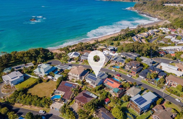 Walk to Beach, Spa, Wood Fire Pizza Oven, Eco Fire Pit, Ocean Views, EV Charger