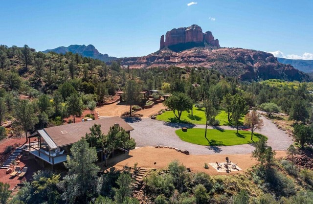 Walk to Cathedral Rock and Oak Creek in minutes