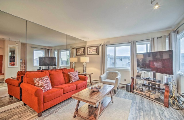 Walk to Downtown & Coast Trail: Condo in Anchorage