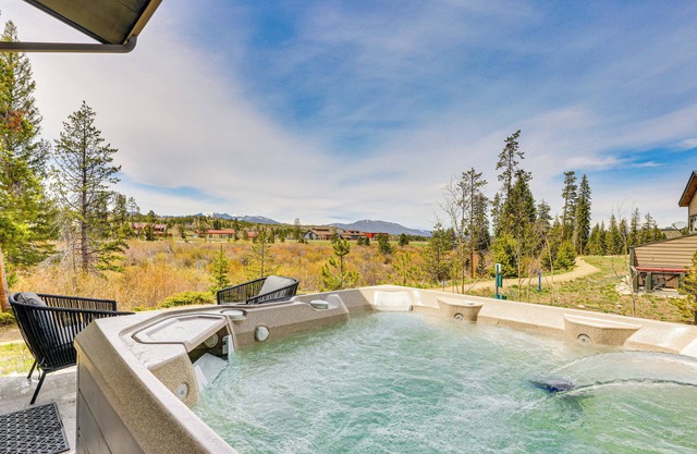 Walk to Dtwn: Fraser Retreat w/Hot Tub & Views!