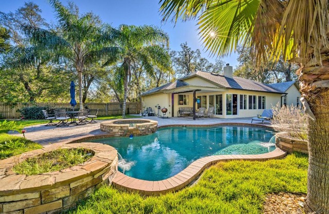 Walk to Lake Stunning Central Florida Home!