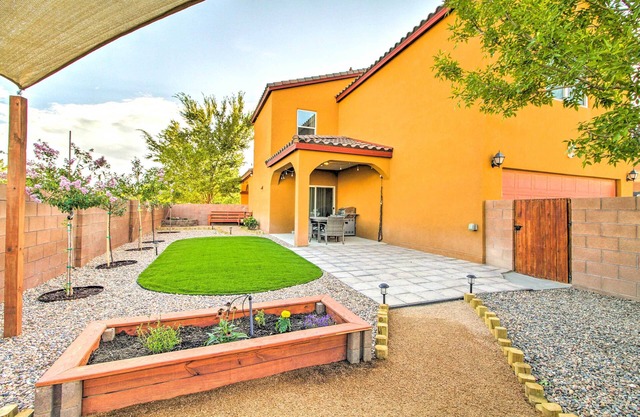 Walk to Netflix Studios: Updated ABQ Getaway!
