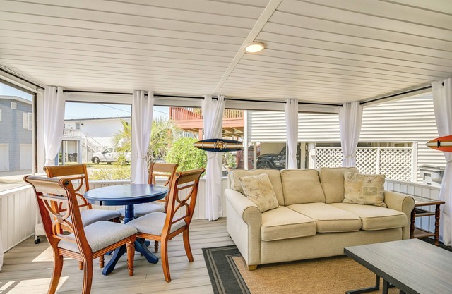 Walk to Ocean: Myrtle Beach Home w/Screened Porch