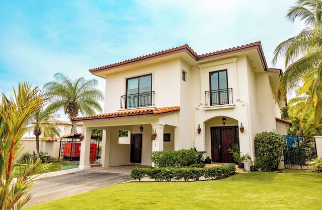 Walk2Beach/Pool/WiFi/Golf/Dining/Yoga/Pilates/Fishing/home office