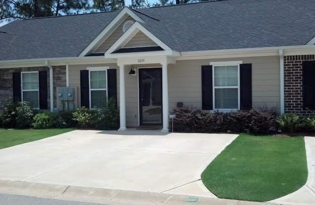Walking Distance From Course!