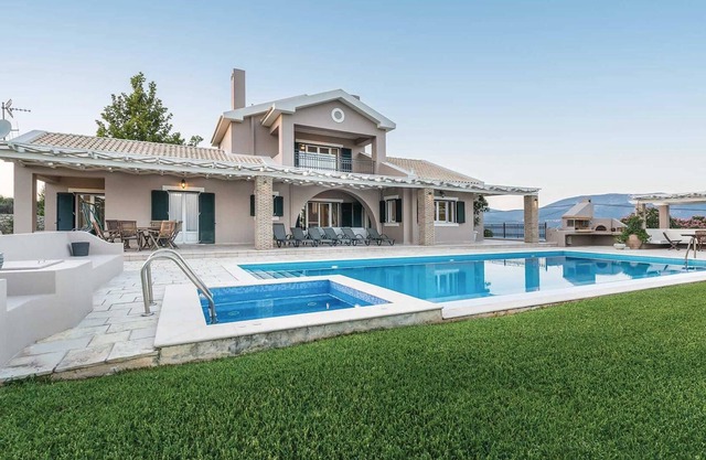 walking distance of tavernas & mini-market.