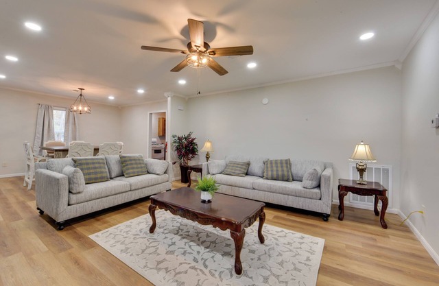 Walking Distance to Casino: Home in Westlake!