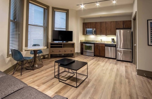 Walking distance to Superbowl! 1-BR resort w/pool & fitness room, downtown N.O.