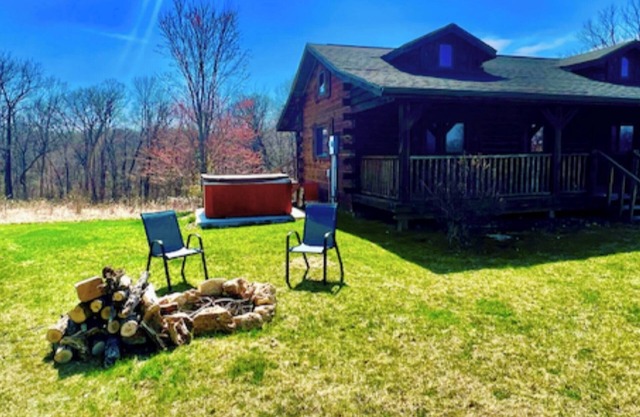 Walnut Ridge Cabin 2 Bedrooms and Hot Tub Jacuzzi
