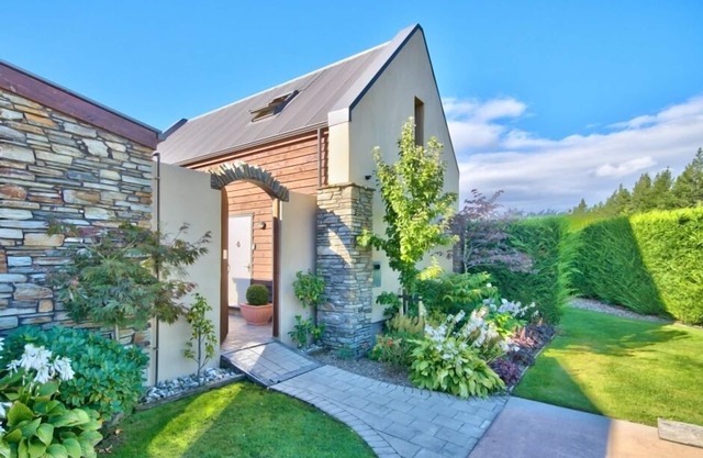 WANAKA COTTAGE with OUTDOOR PRIVATE SPA
