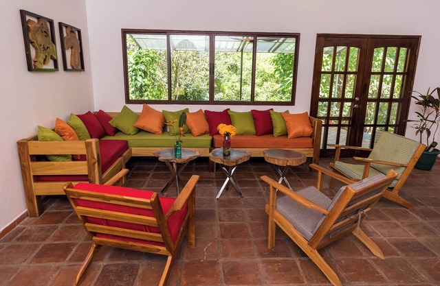 Wanakaset 2 bedrooms riverfront house w/Private Garden & Shared Pool, 4 pax