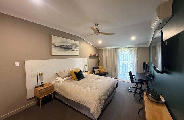 Wanju Mia Mia, Escape to our stylish studio at prestigious Sanctuary Golf Resort