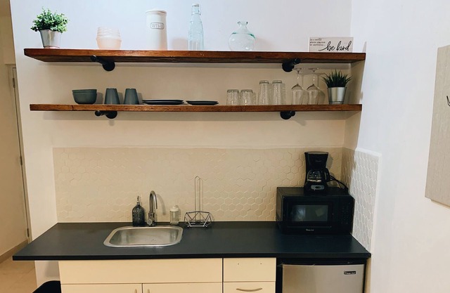 Warm & Cozy Studio - Centrally Located