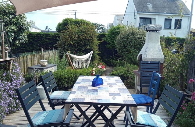 Warm listed house near the beach and shops swimming pool (equipped for children)