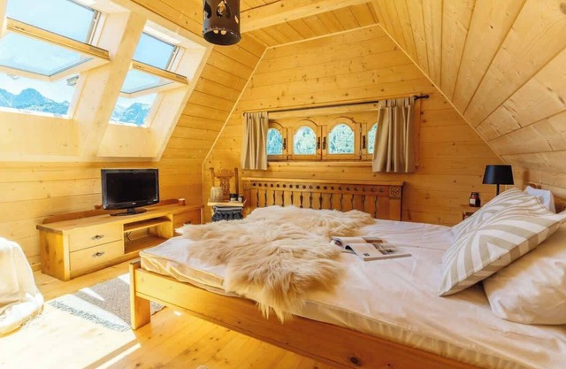 Warm, sunny studio apartment in quiet location