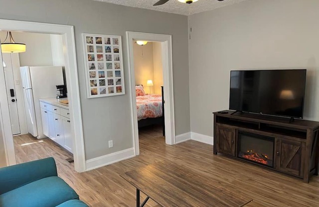 Warren 1 Bedroom Unit near Xavier Downtown