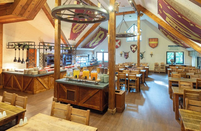 Warwick Castle Hotel and Knight's Village