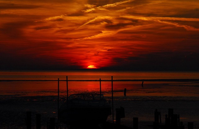 WATCH THE EVER-CHANGING SUNSET REFLECT OVER THE EASTERN BAY