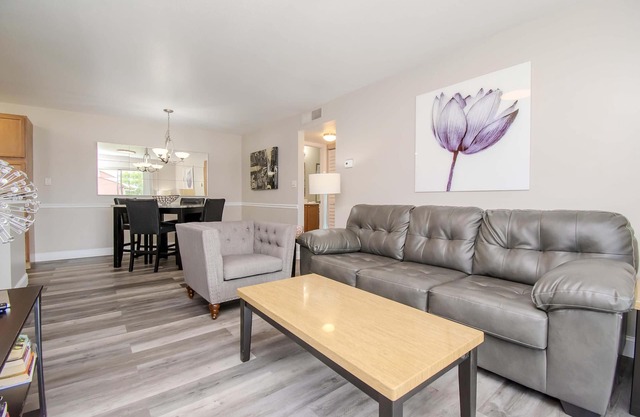 Water Front - 1 bedroom with den and 1 bathroom