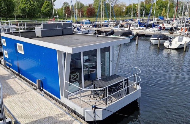 Water Lodge in Naarden with Marina Views