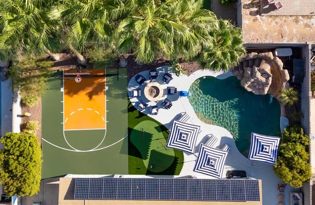 Water Slide & Pool Basketball Court Sleeps 16