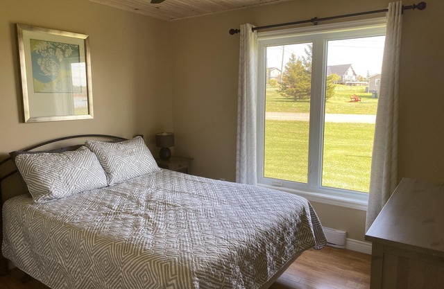 Water view cottage 5 min to Cav Beach, Golf, Anne Green Gables