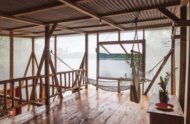 Waterfront Mangrove Treehouse - sloths & coral
