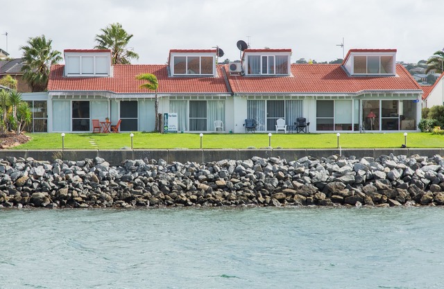 Waterfront 2 bedroom Apartment located on the town side of the Marina