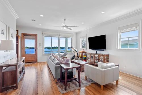 Waterfront 4 Bedroom Home