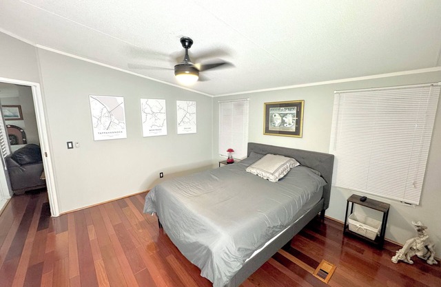 Waterfront 5-bedroom house with private dock, hot tub, & handicap accessibility