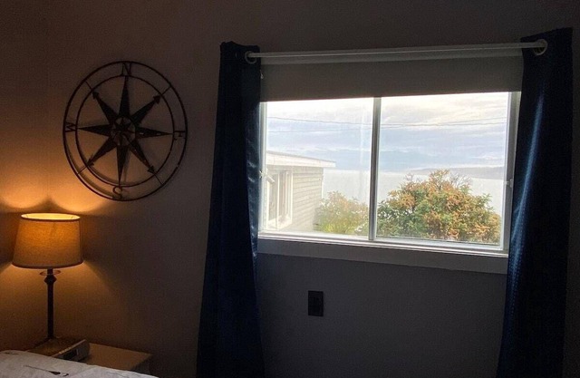 Waterfront Bay of Fundy Bedroom/En-suite Oasis