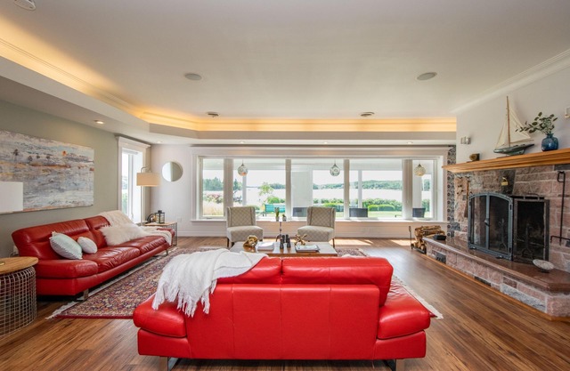 Waterfront LUXURY Guesthouse + Spa Amenities, near Martinique Beach